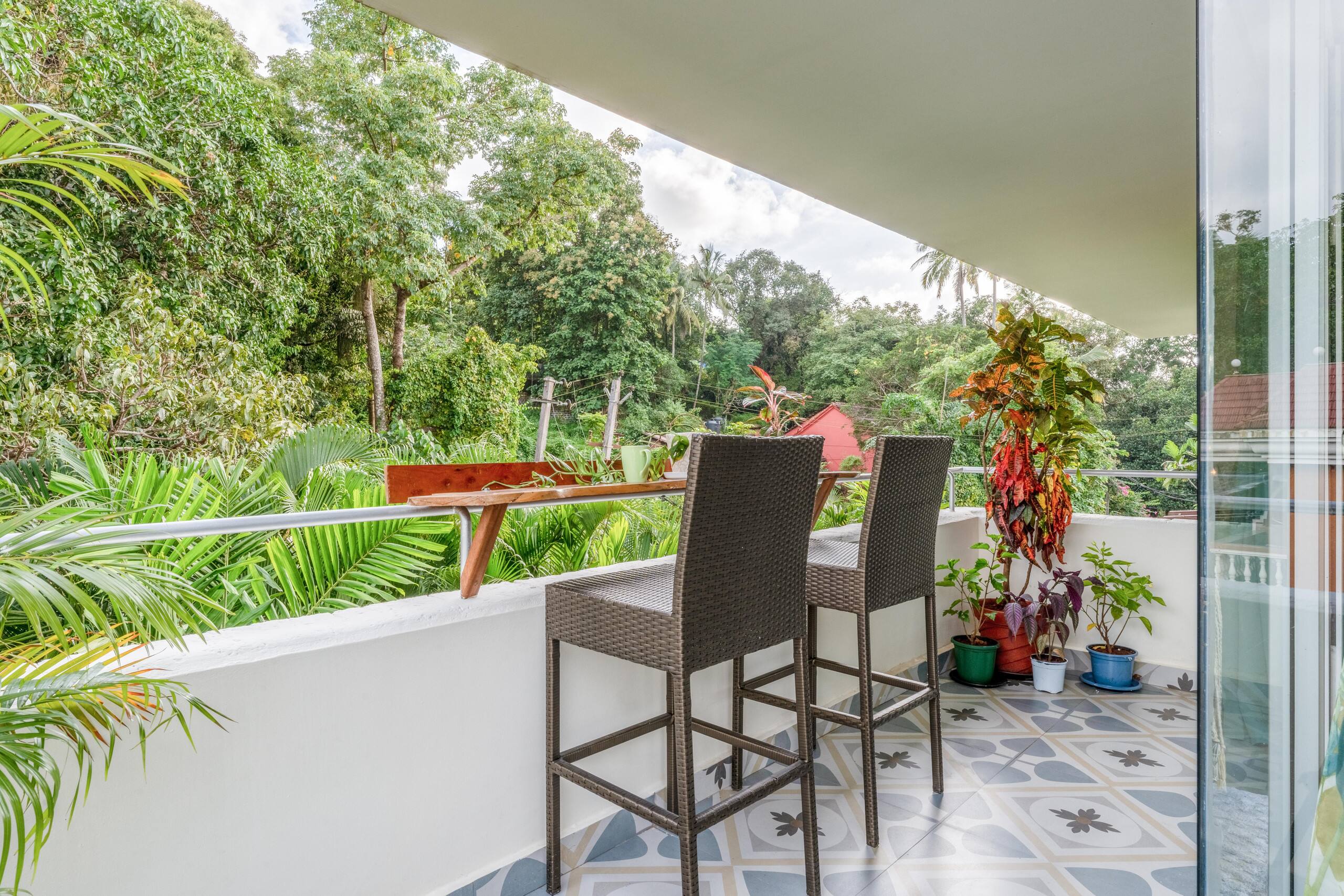 Sunny 2BHK getaway + 6 beers | Near Candolim 21