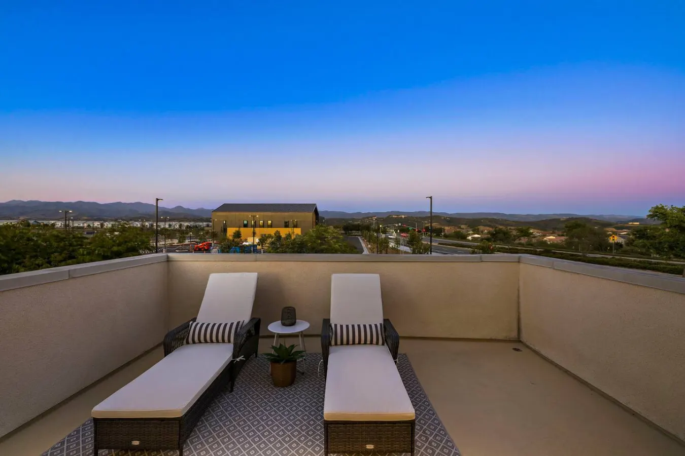 RMV Gem - FamilyFriendly, Amenities, Rooftop Views 10