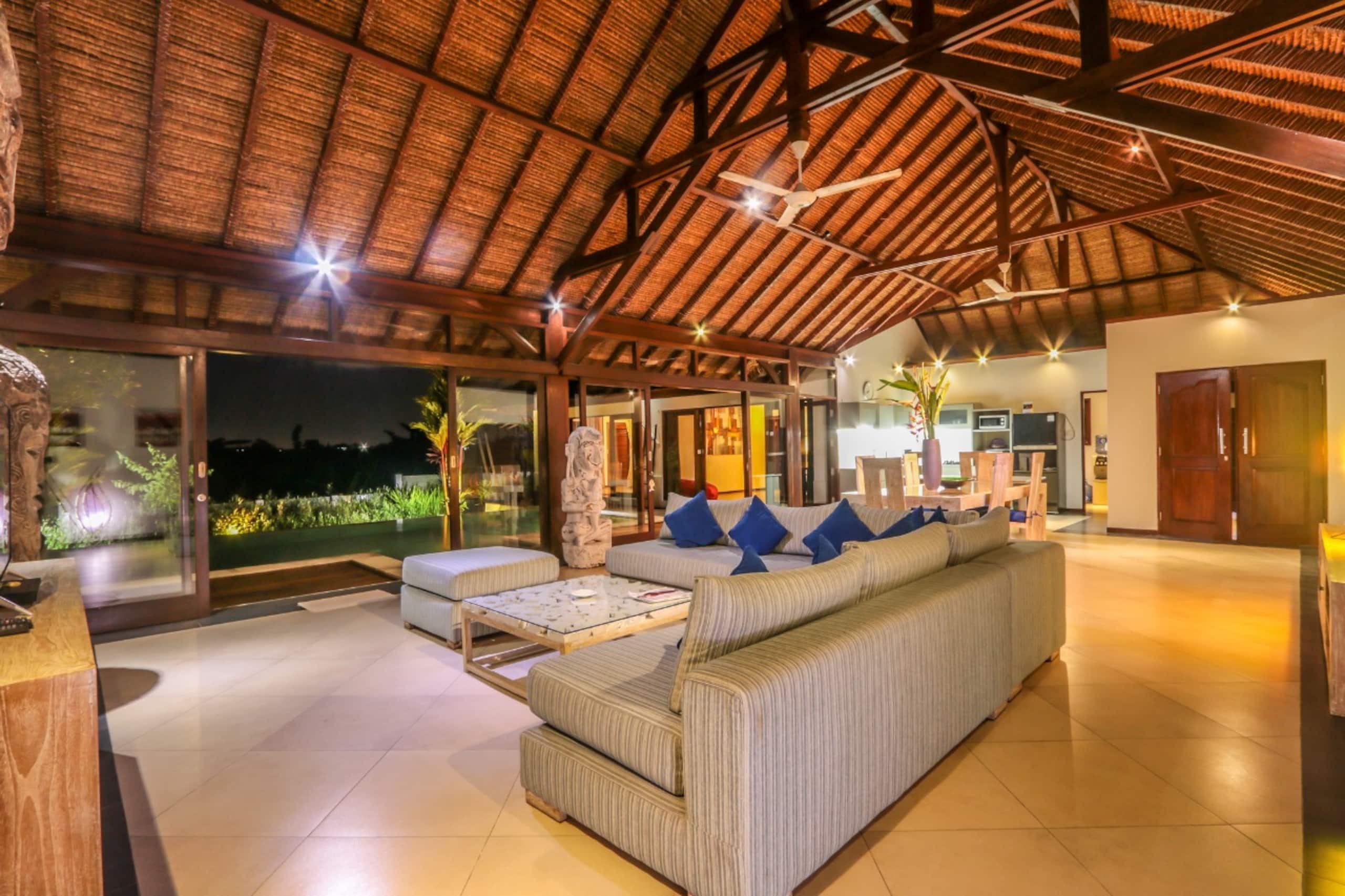 Spacious 3 Bedroom
Villa Maya Aseman Bagus