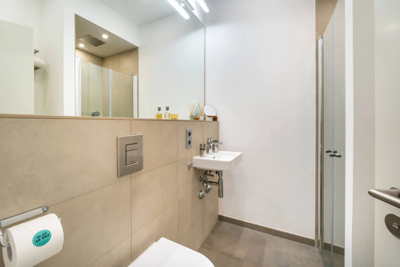 Apartment (110sqm) with 3 Bedrooms & Balcony 9