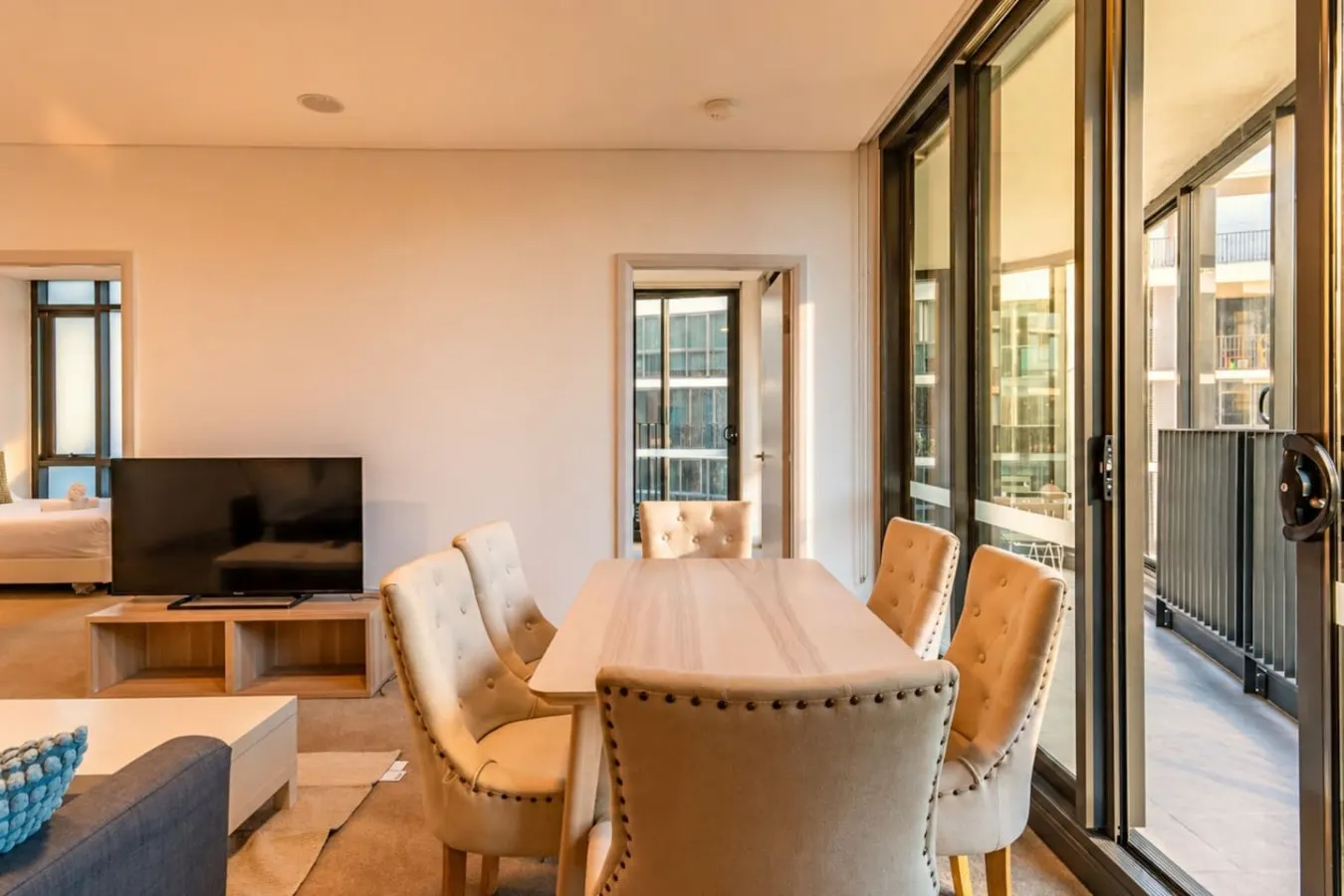 Spacious 2BR/2BA Balcony, Parking, Marina Sq 10