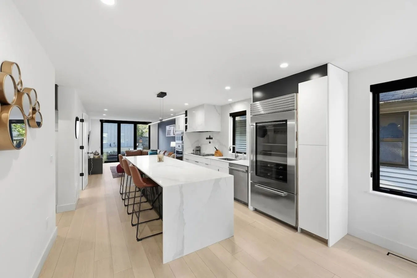 Renovated 3 BDR/Pool + Parking 10