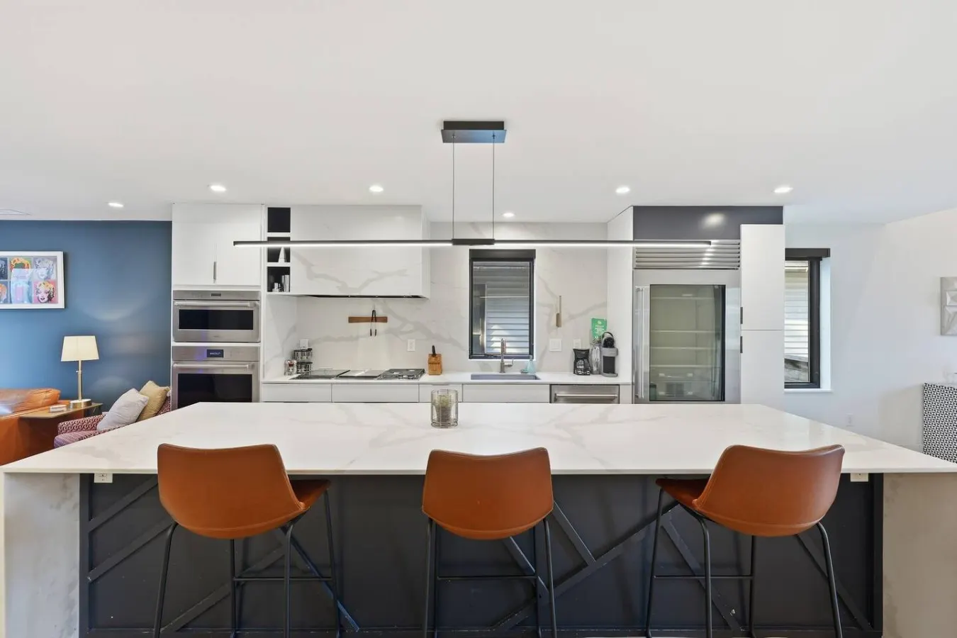 Renovated 3 BDR/Pool + Parking 13