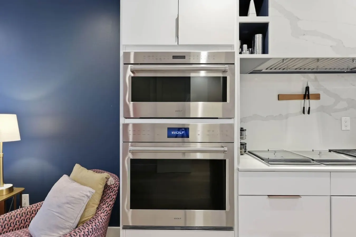 Renovated 3 BDR/Pool + Parking 14