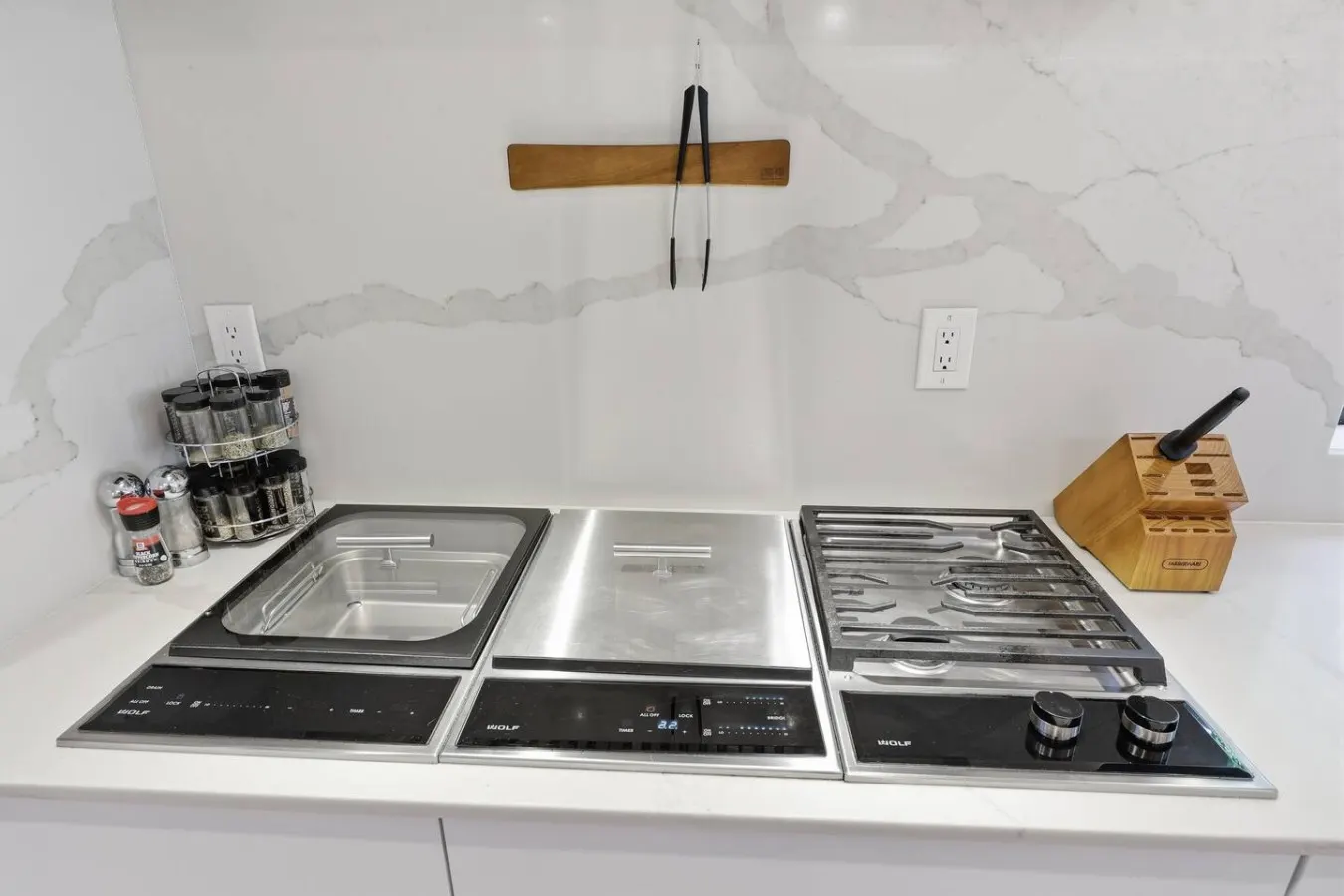 Renovated 3 BDR/Pool + Parking 15
