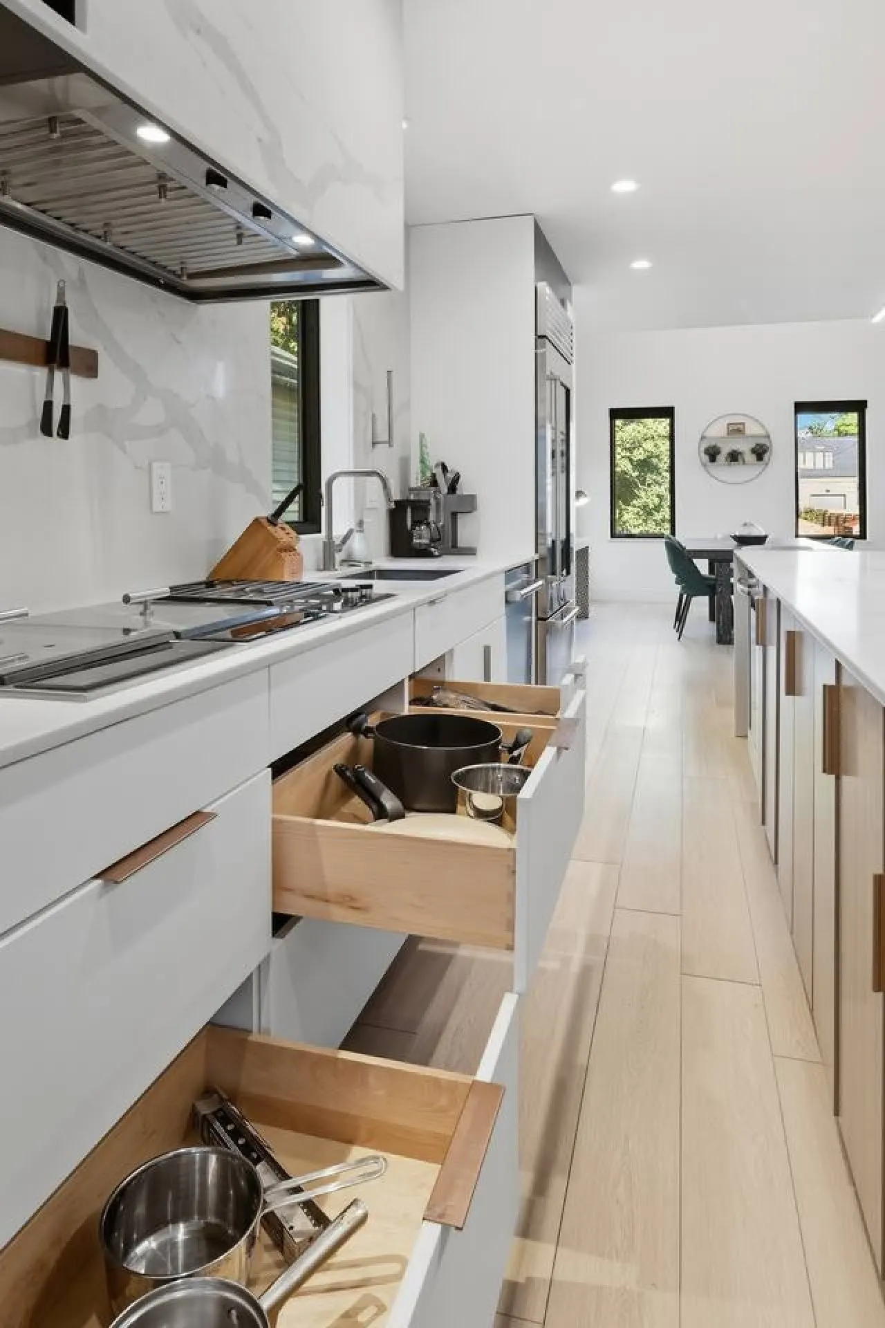 Renovated 3 BDR/Pool + Parking 17
