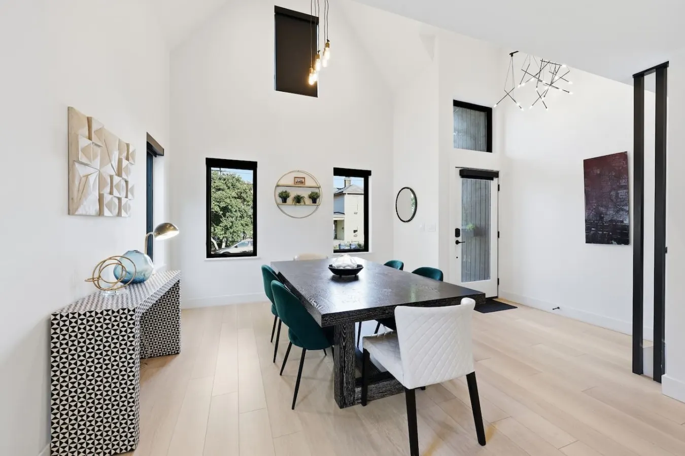 Renovated 3 BDR/Pool + Parking 3