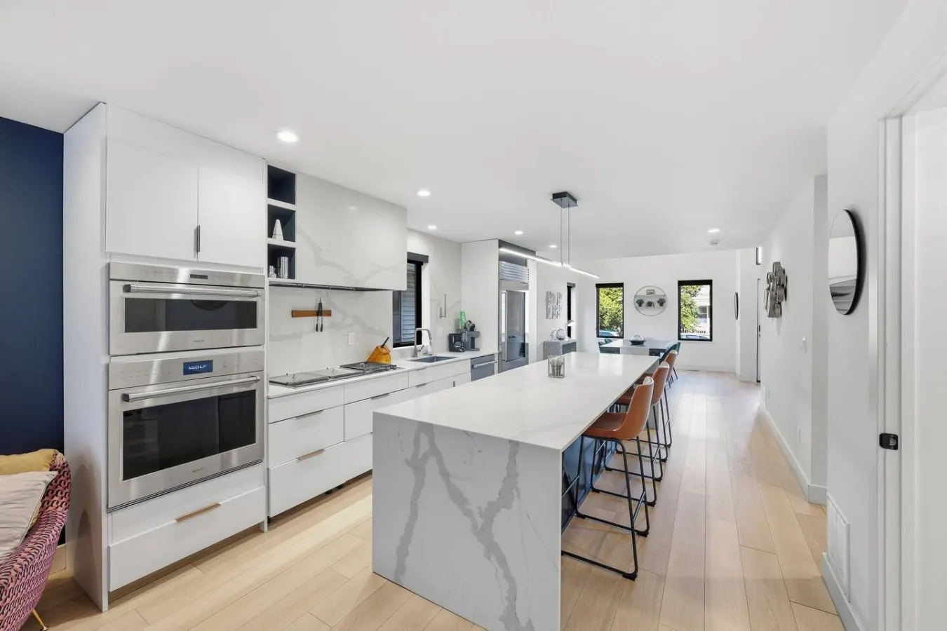Renovated 3 BDR/Pool + Parking 4
