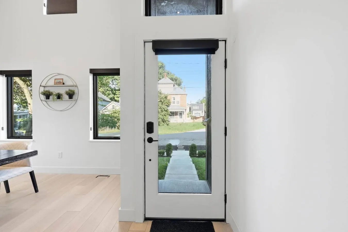 Renovated 3 BDR/Pool + Parking 6