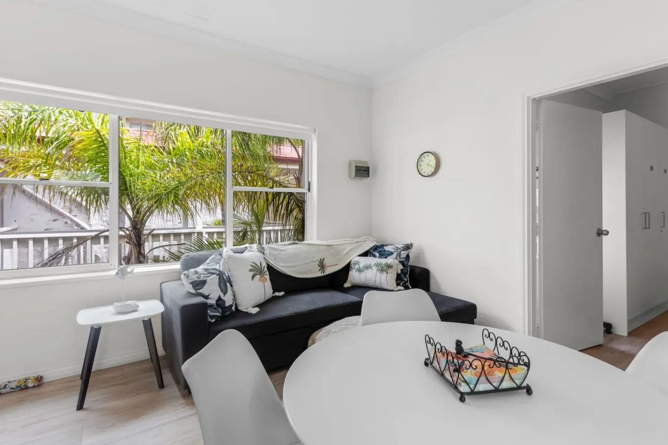 Smugglers 9—Poolside in the Heart of Victor Harbor 11