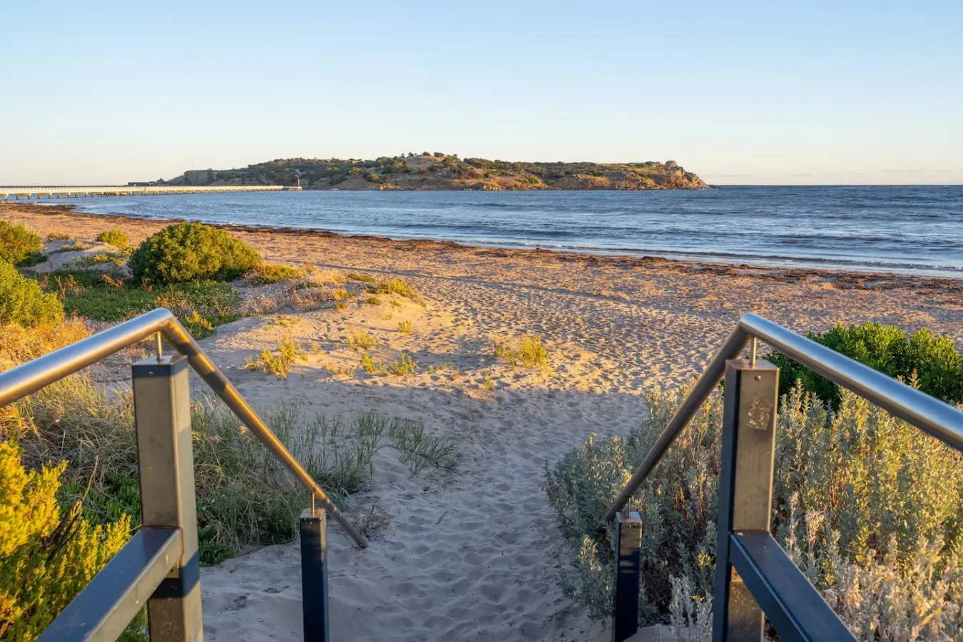Smugglers 9—Poolside in the Heart of Victor Harbor 19