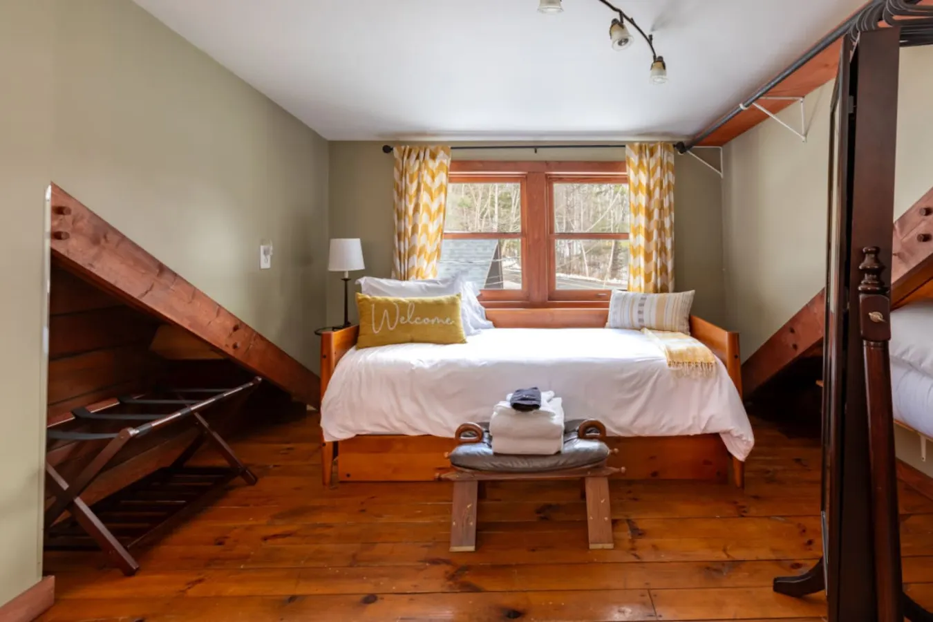 Log Cabin Escape Hot Tub + Mntn Views Near Lake 17