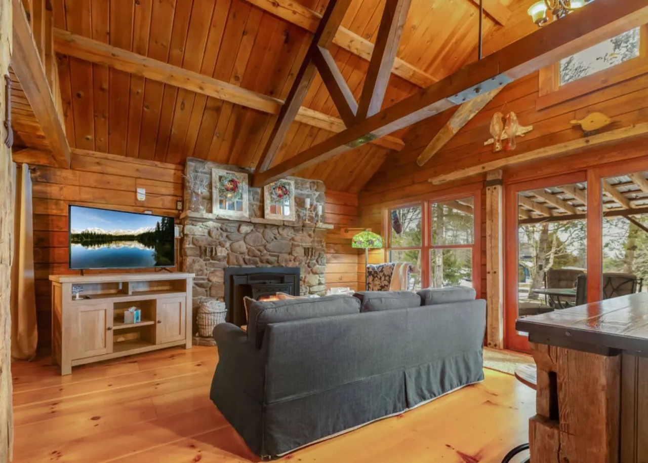 Log Cabin Escape | Hot Tub + Mntn Views Near Lake — photo 4