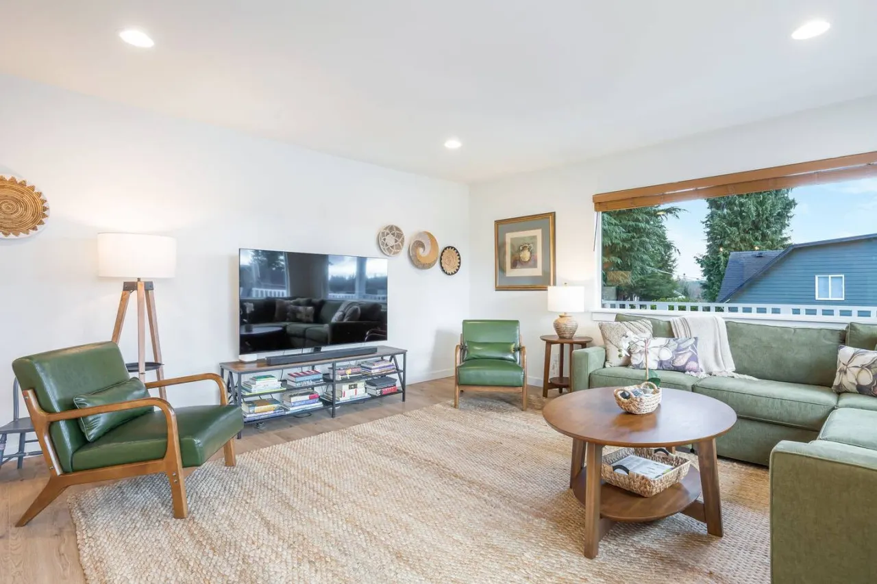 Stylish Family Retreat 9