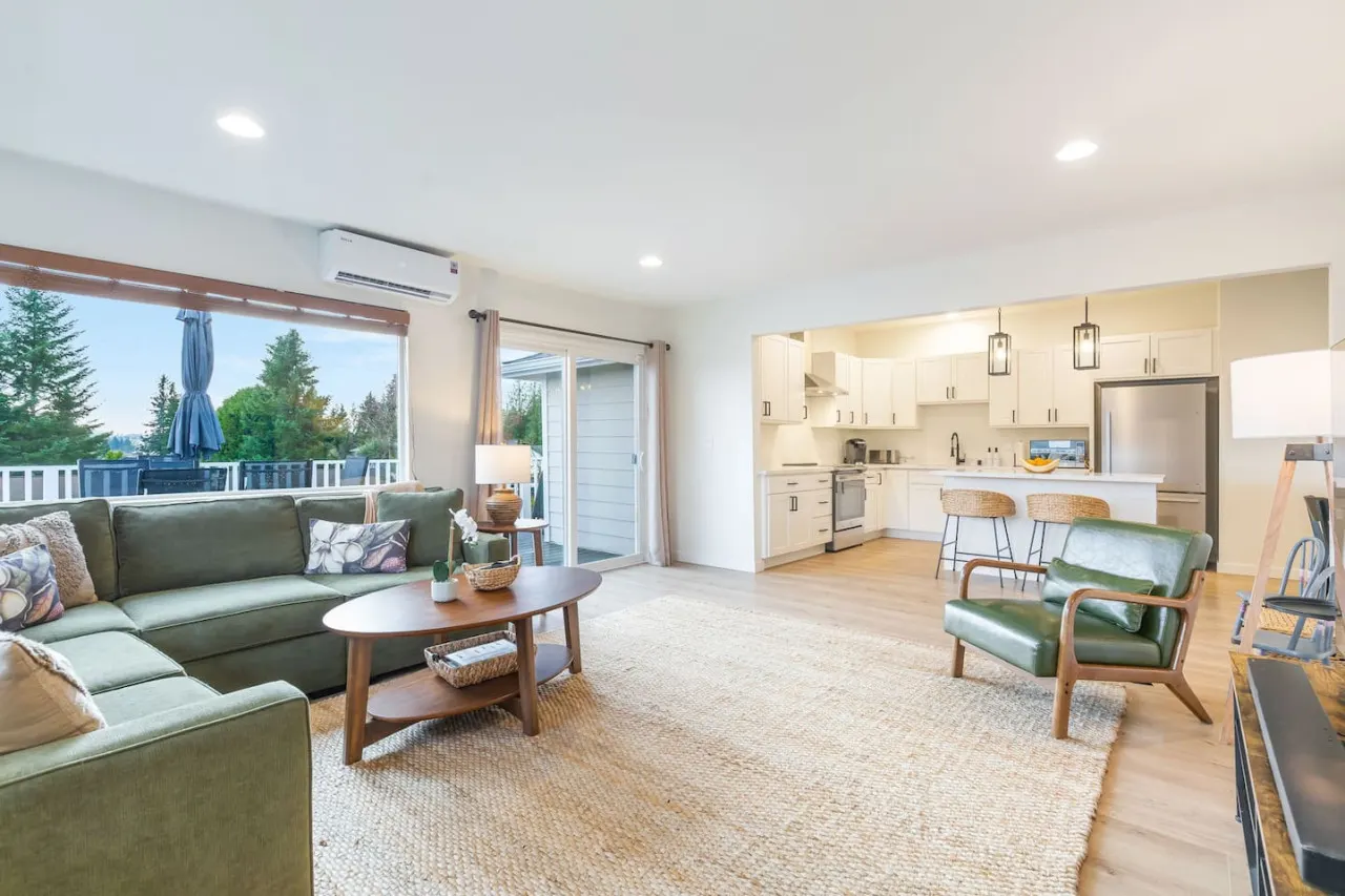 Stylish Family Retreat 12