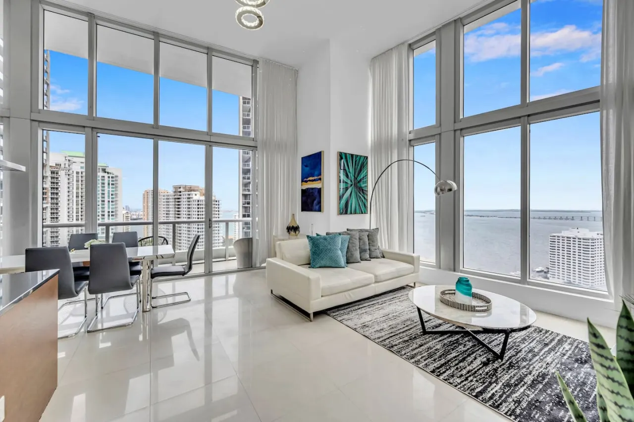 28th floor high Ceiling unit 10
