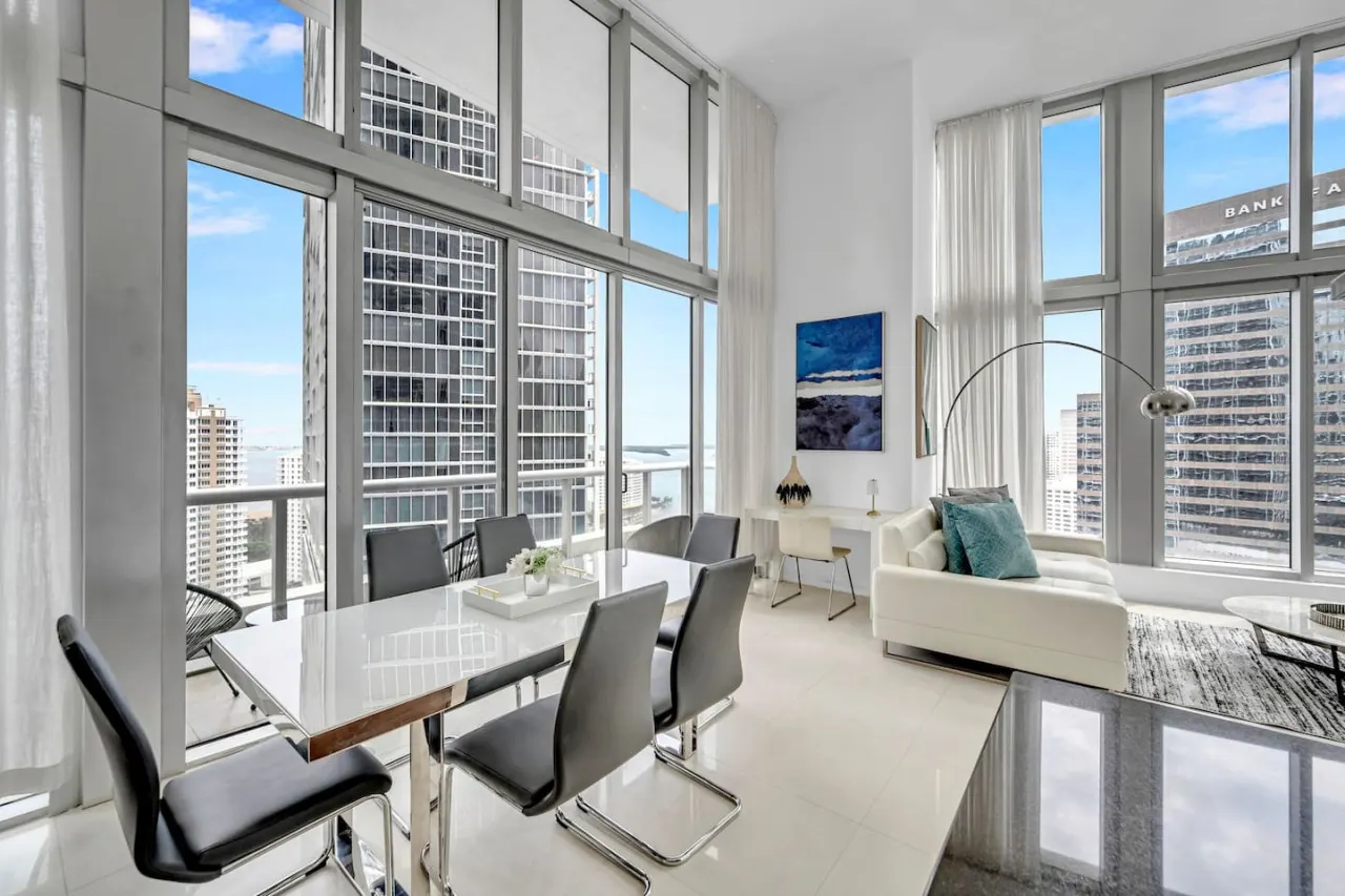 28th floor high Ceiling unit 11