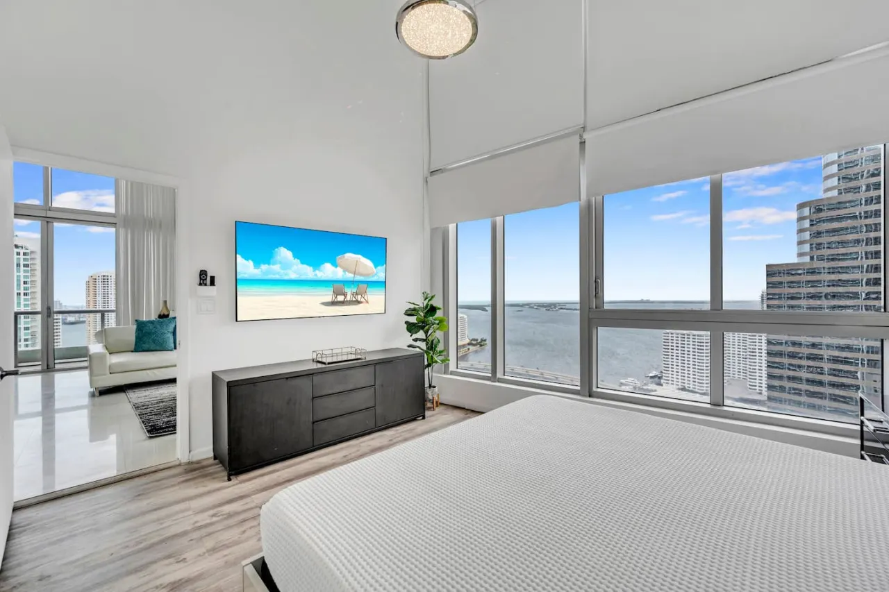 28th floor high Ceiling unit 12