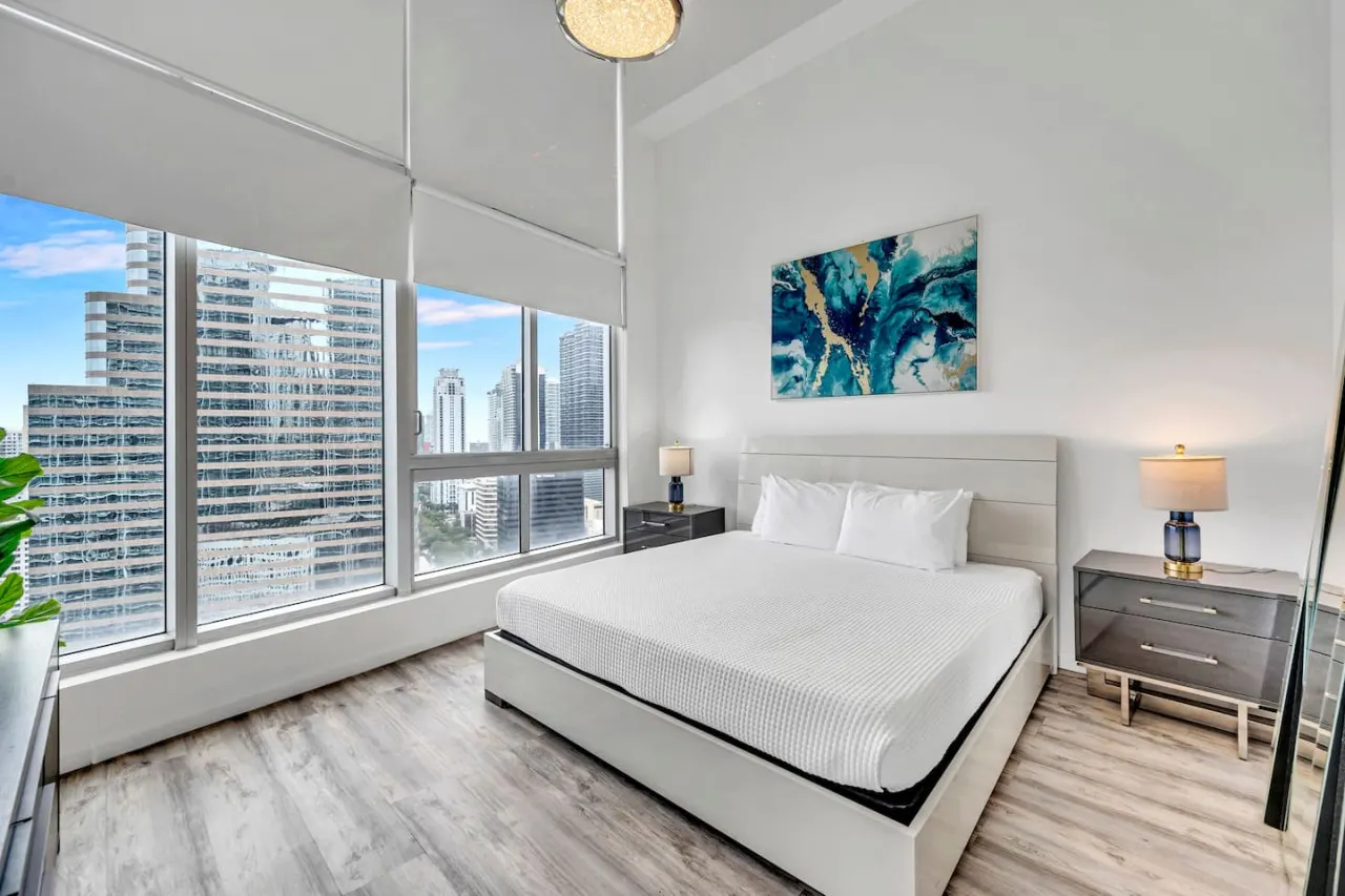 28th floor high Ceiling unit 13
