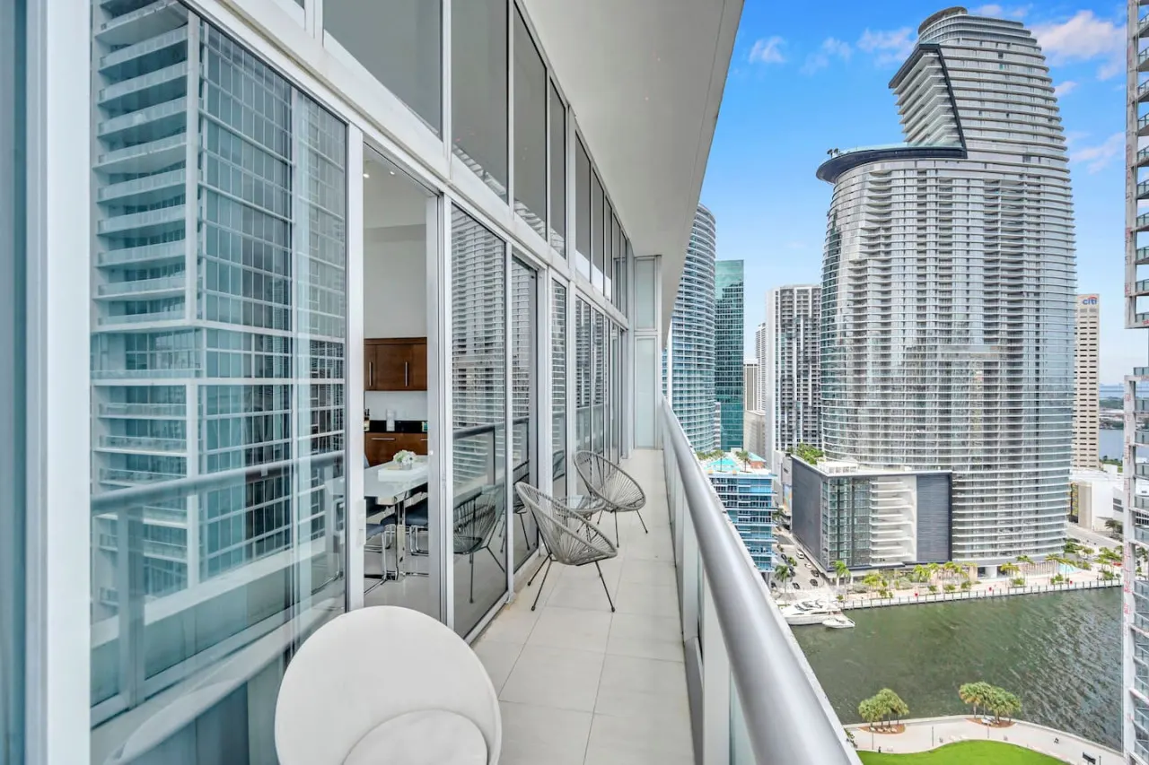 28th floor high Ceiling unit 14