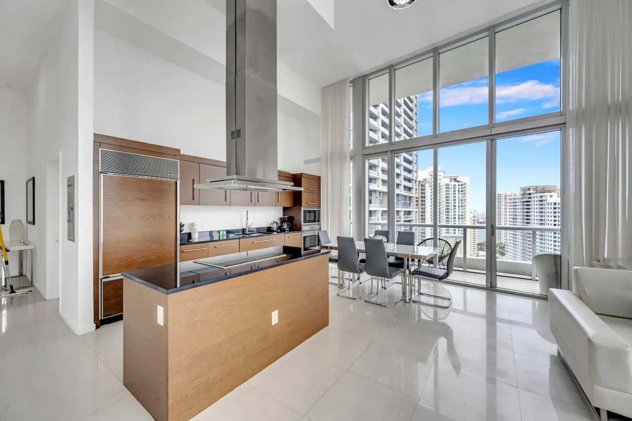 28th floor high Ceiling unit 16