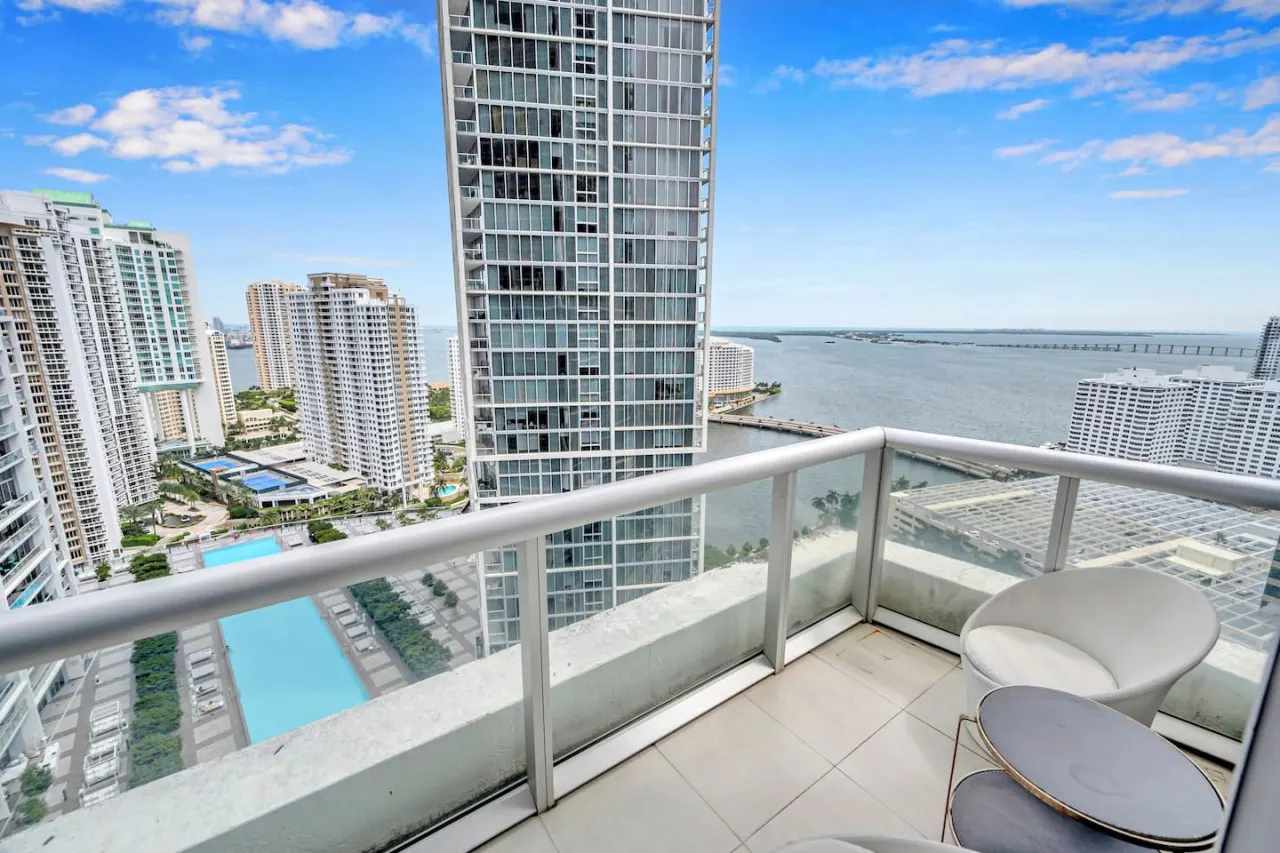 28th floor high Ceiling unit 20