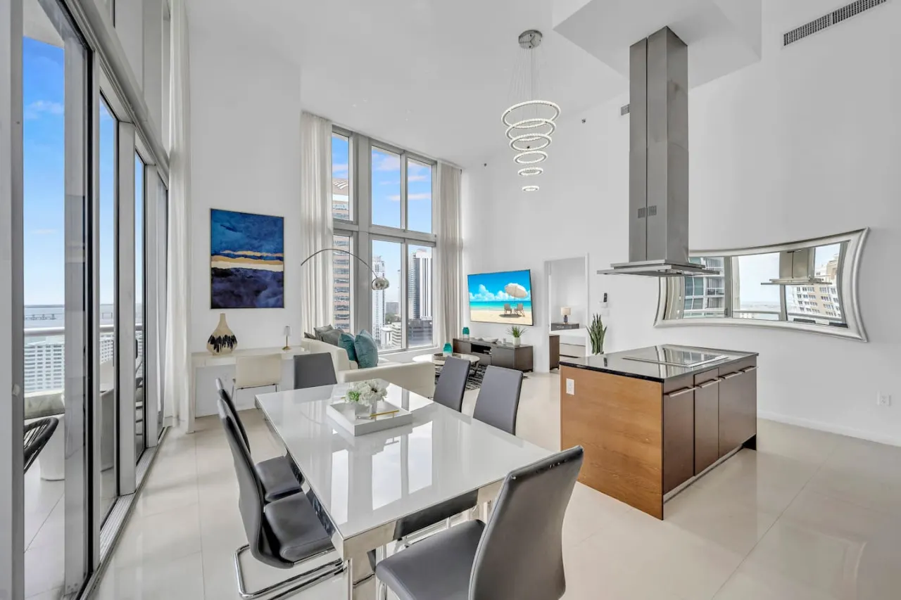28th floor high Ceiling unit 4