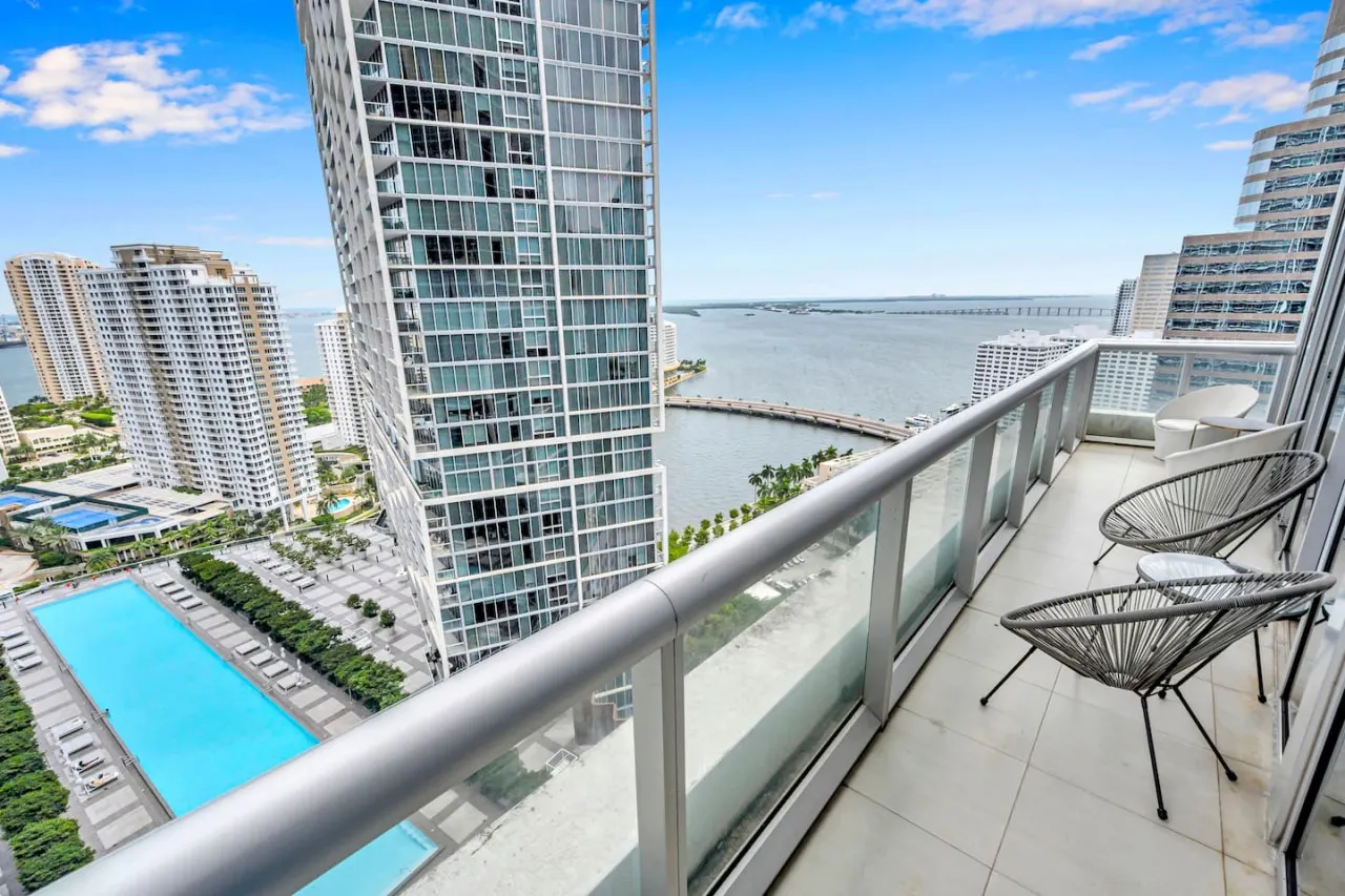 28th floor high Ceiling unit 8