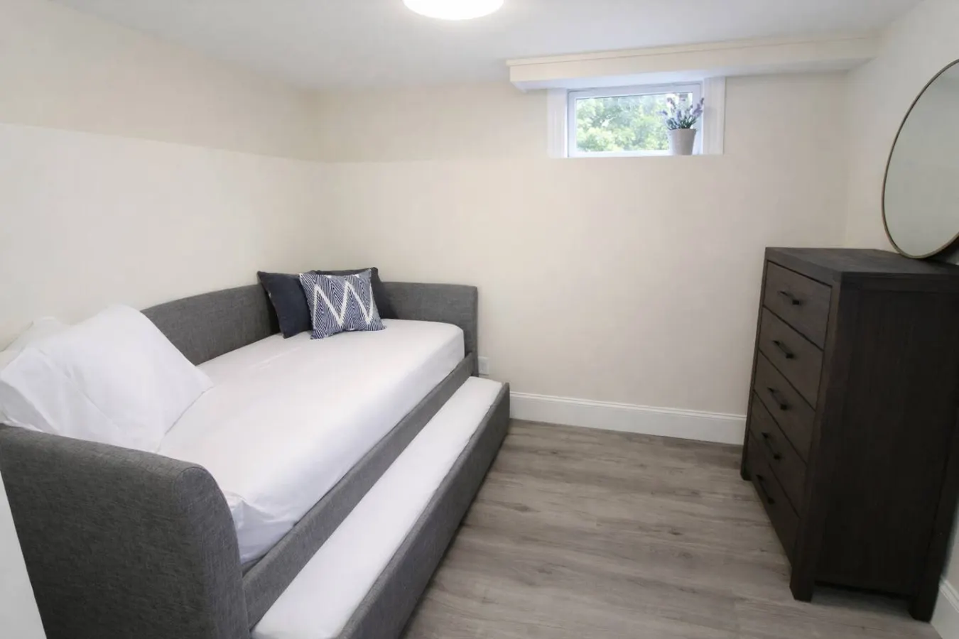 Bright Modern Condo 10 mins to Boston with Parking 12