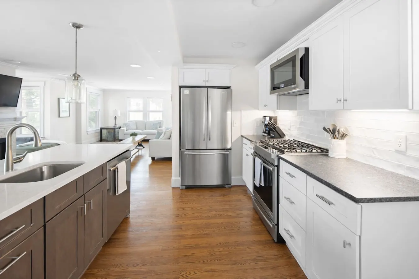 Bright Modern Condo 10 mins to Boston with Parking 13