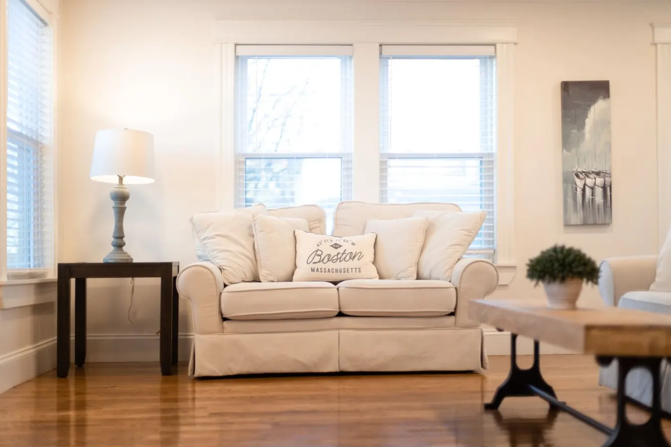 Bright Modern Condo 10 mins to Boston with Parking 15
