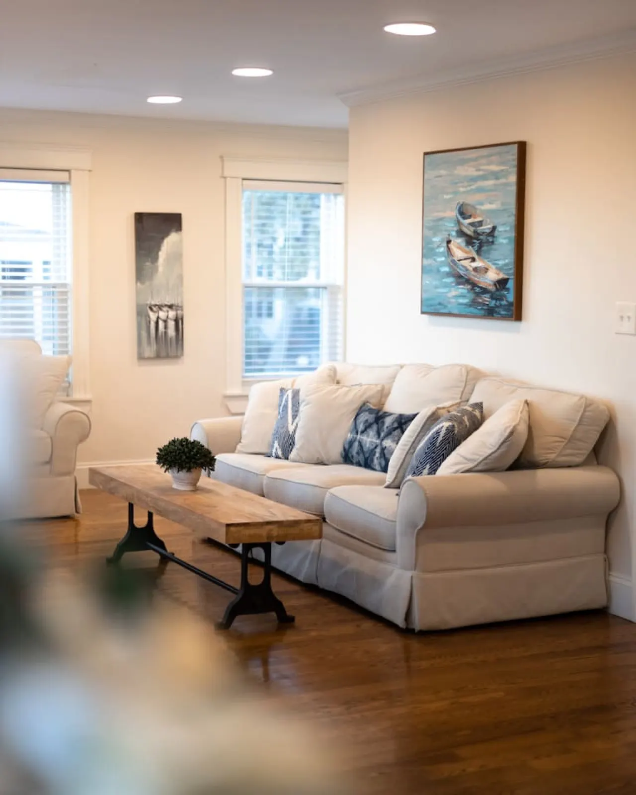 Bright Modern Condo 10 mins to Boston with Parking 17
