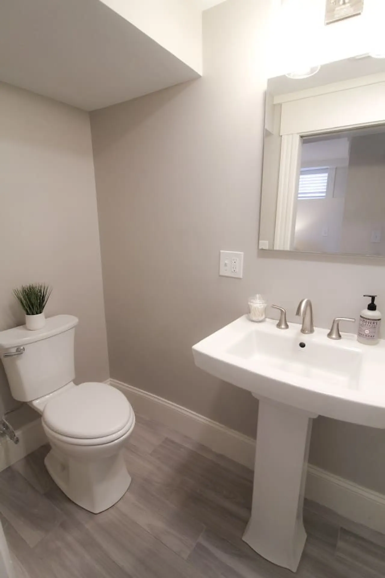 Bright Modern Condo 10 mins to Boston with Parking 20