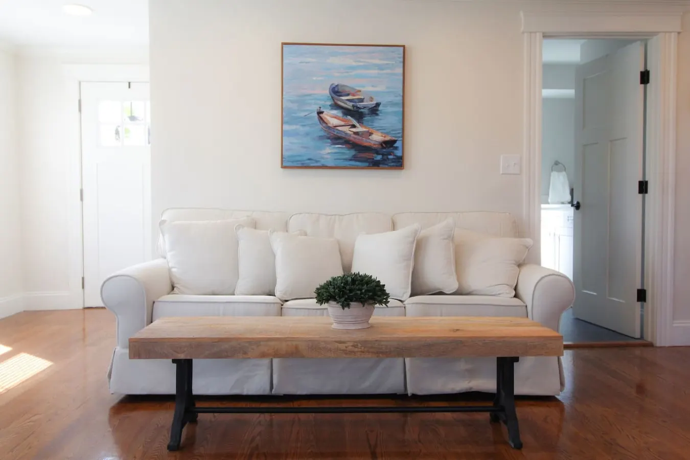 Bright Modern Condo 10 mins to Boston with Parking — photo 3