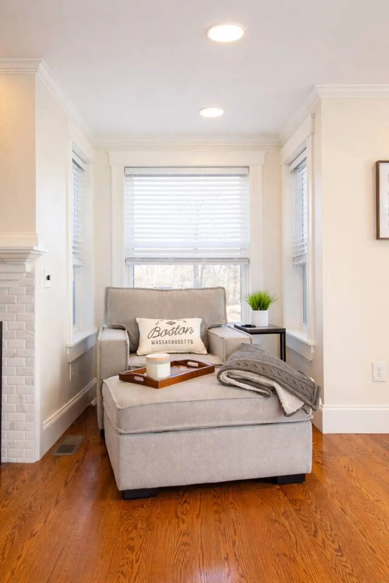 Bright Modern Condo 10 mins to Boston with Parking 6