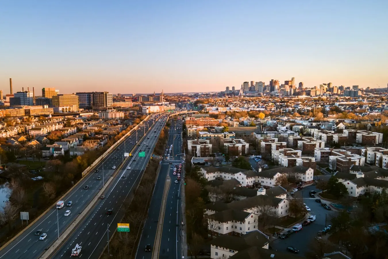 Bright Modern Condo 10 mins to Boston with Parking 7