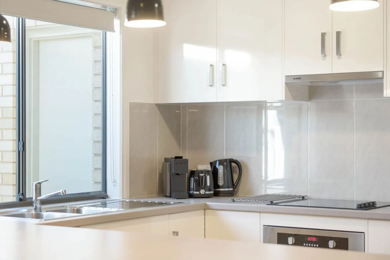 Brooking’s Perch—Riverside Stay near Cafés & Wharf 10