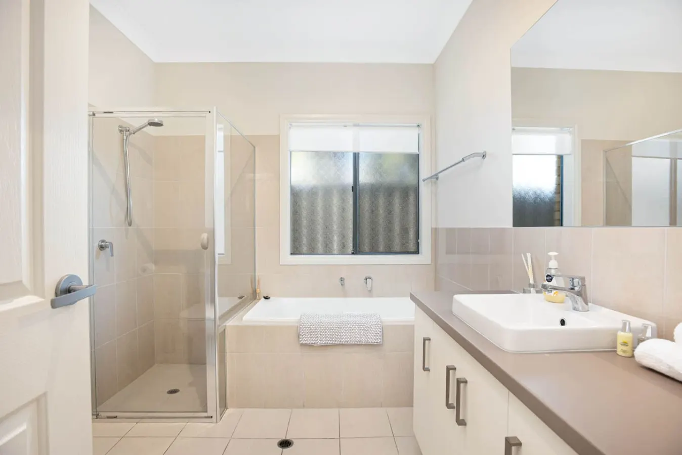 Brooking’s Perch—Riverside Stay near Cafés & Wharf 16