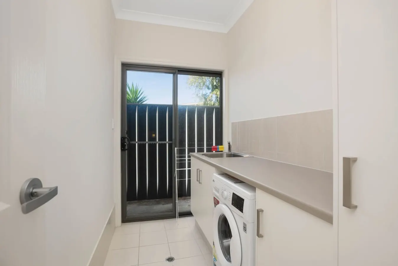 Brooking’s Perch—Riverside Stay near Cafés & Wharf 18
