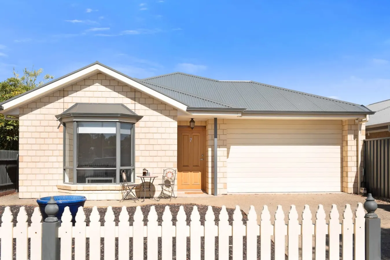 Brooking’s Perch—Riverside Stay near Cafés & Wharf 19