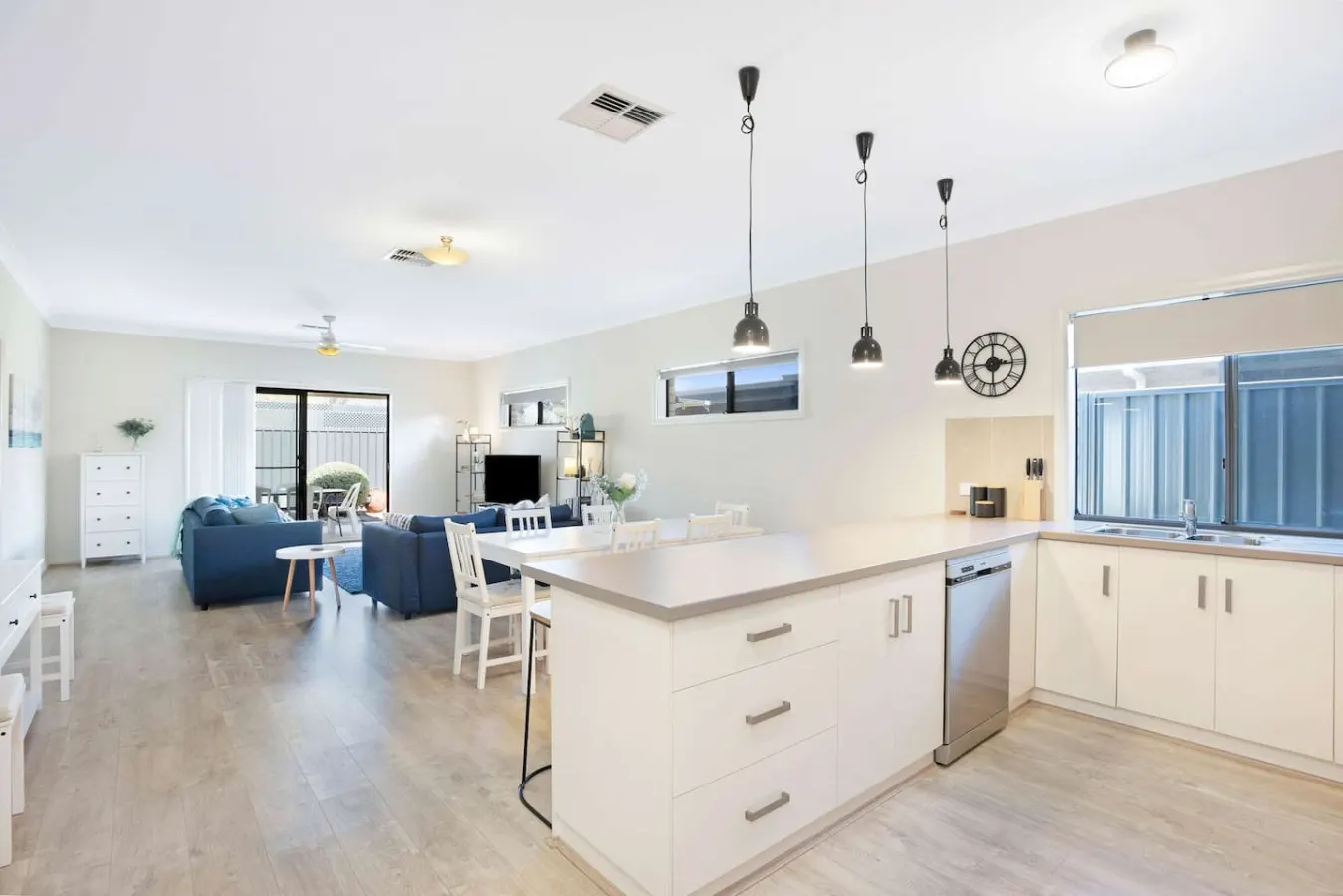 Brooking’s Perch—Riverside Stay near Cafés & Wharf 8