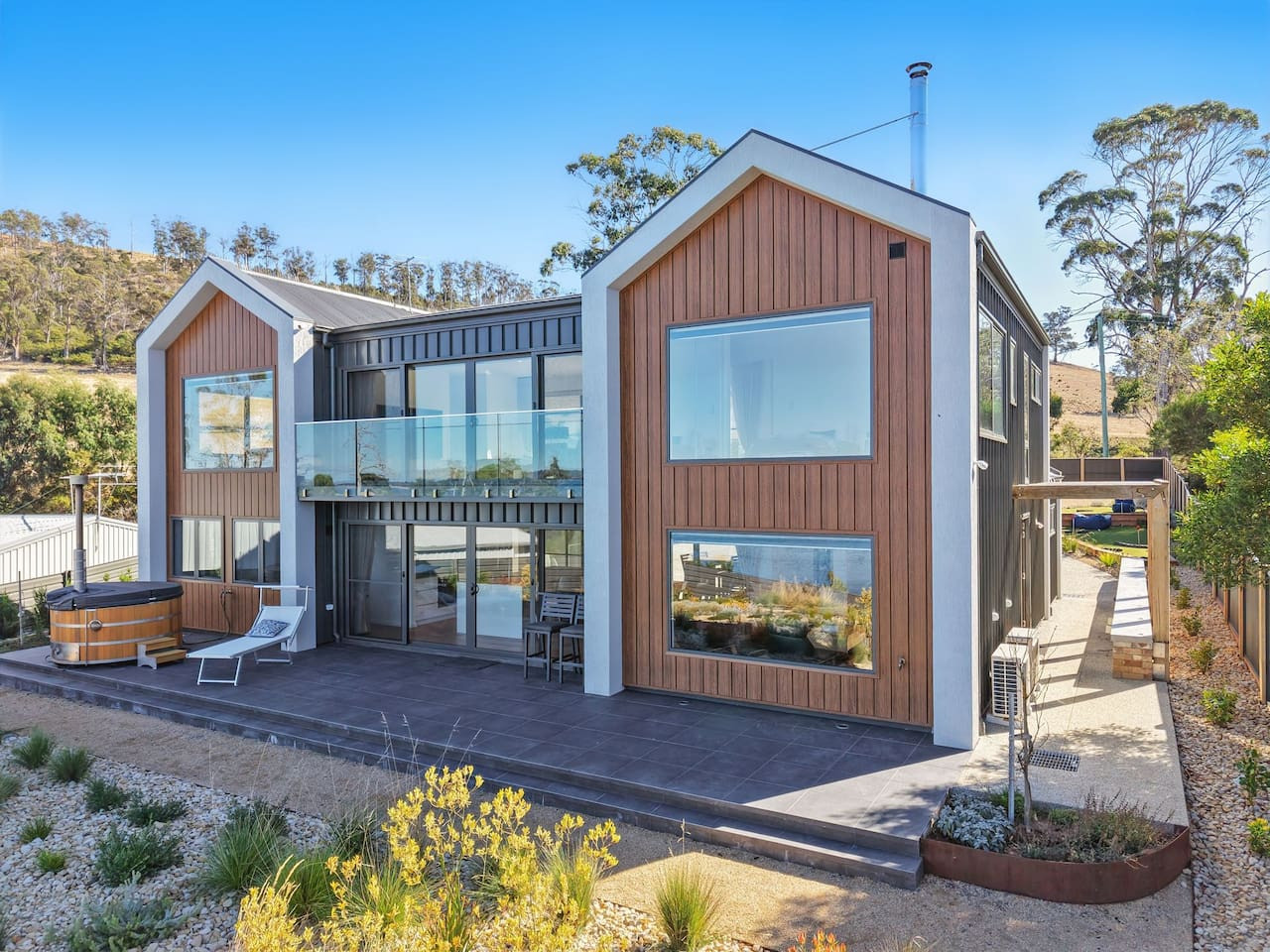 Connellys Bay House — photo 2