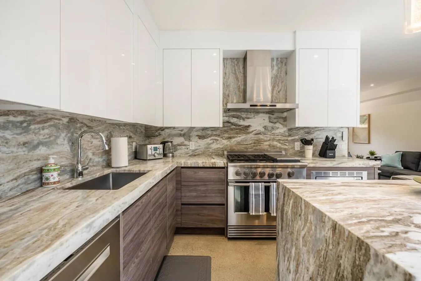 Incredible 2BR Home Spacious Terrace Modern 11