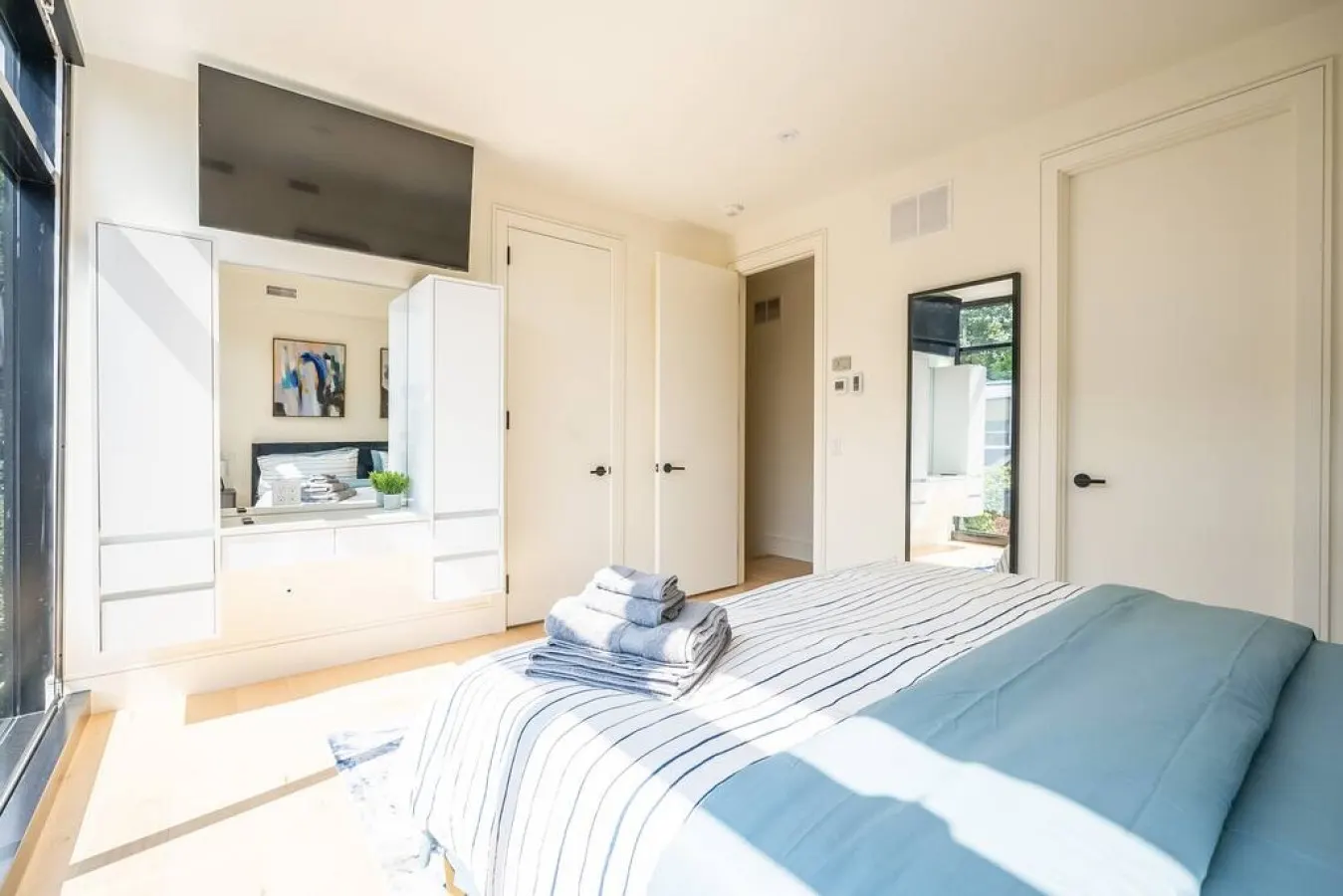 Incredible 2BR Home Spacious Terrace Modern 20