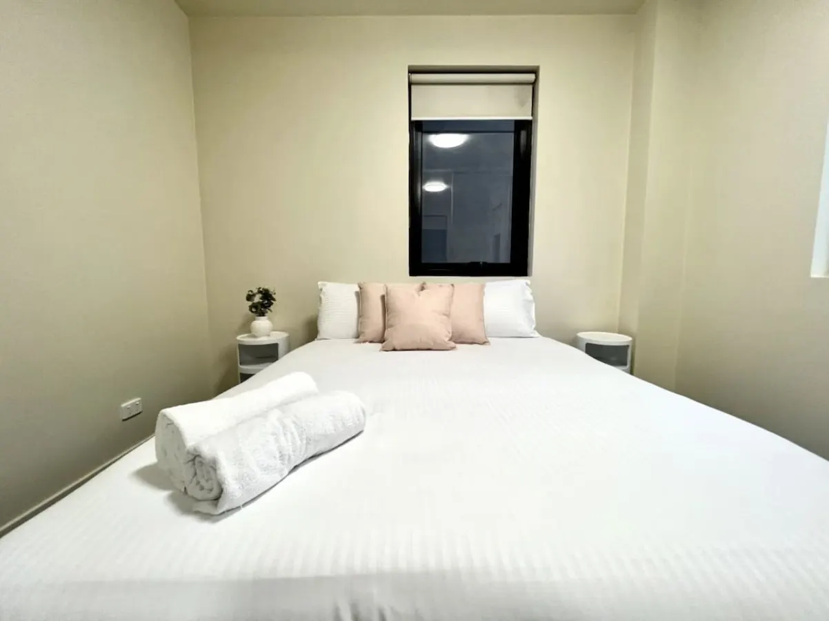 Spacious 4-Bedroom Apartment in Melbourne CBD 11