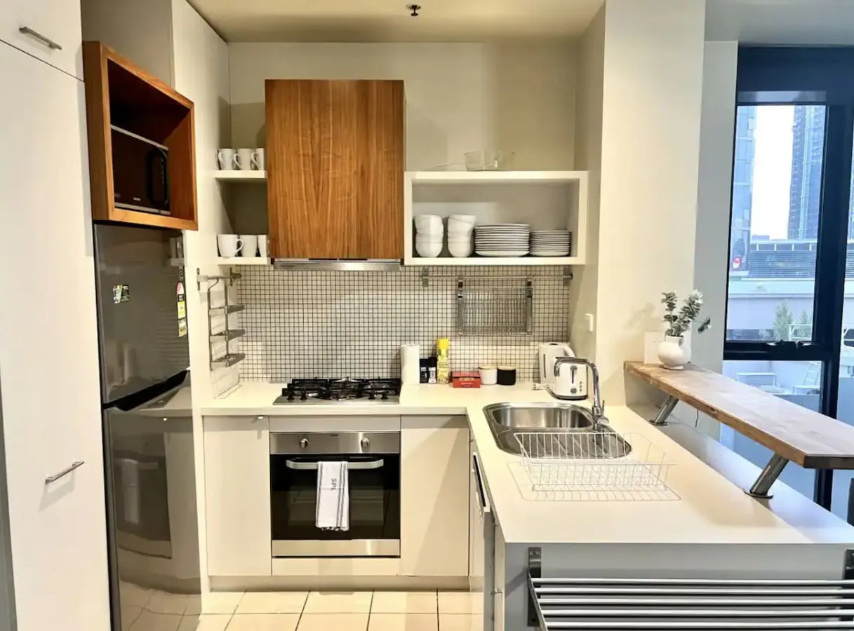 Spacious 4-Bedroom Apartment in Melbourne CBD 13