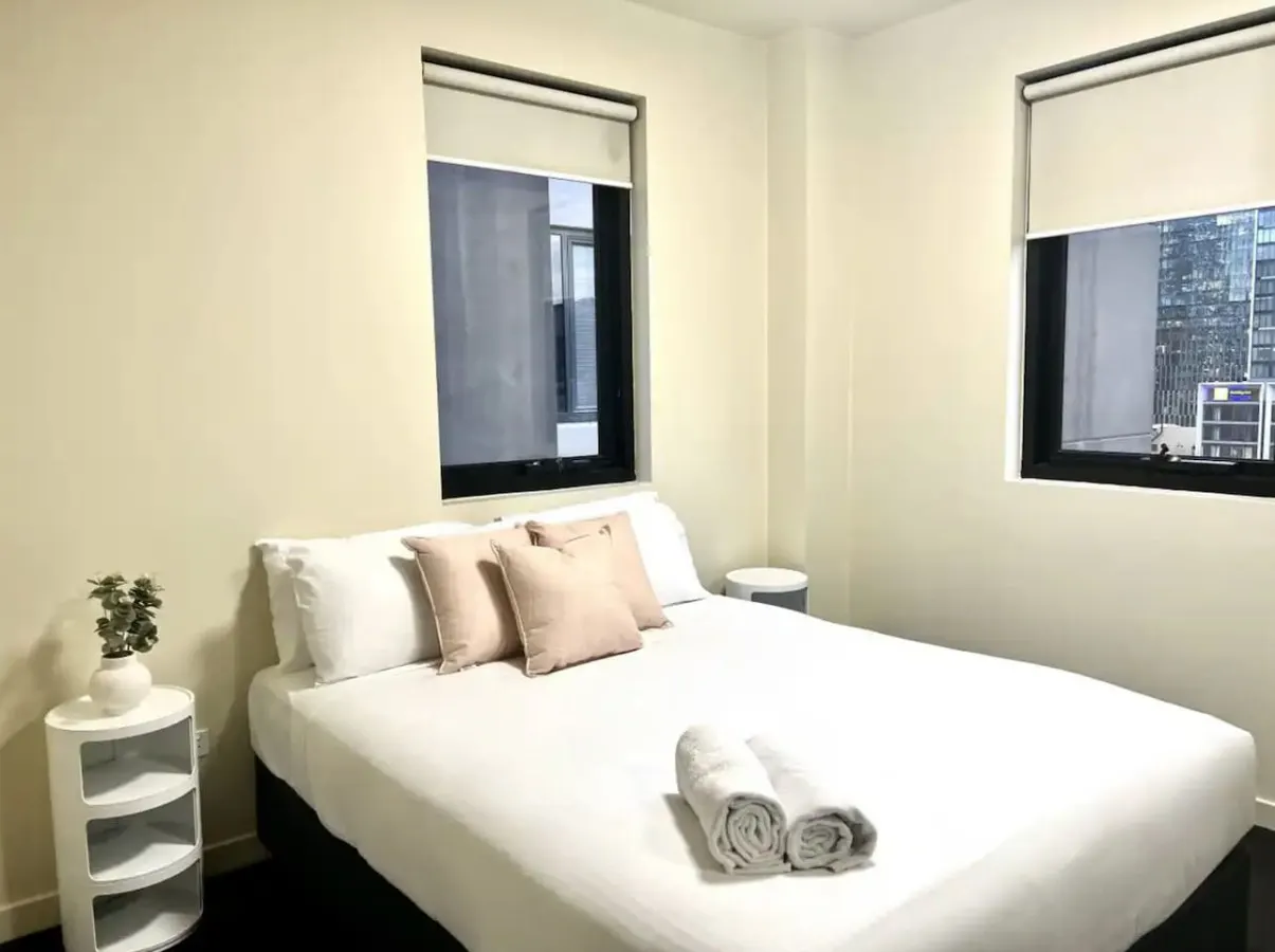 Spacious 4-Bedroom Apartment in Melbourne CBD 16