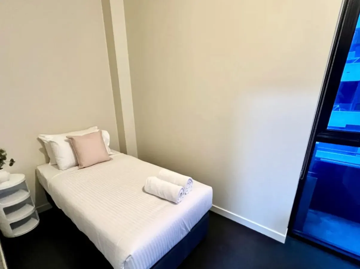 Spacious 4-Bedroom Apartment in Melbourne CBD 17