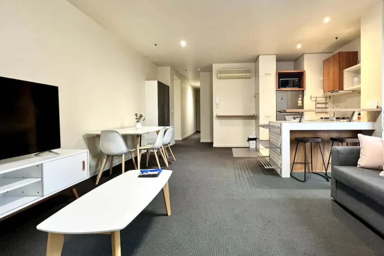 Spacious 4-Bedroom Apartment in Melbourne CBD 20