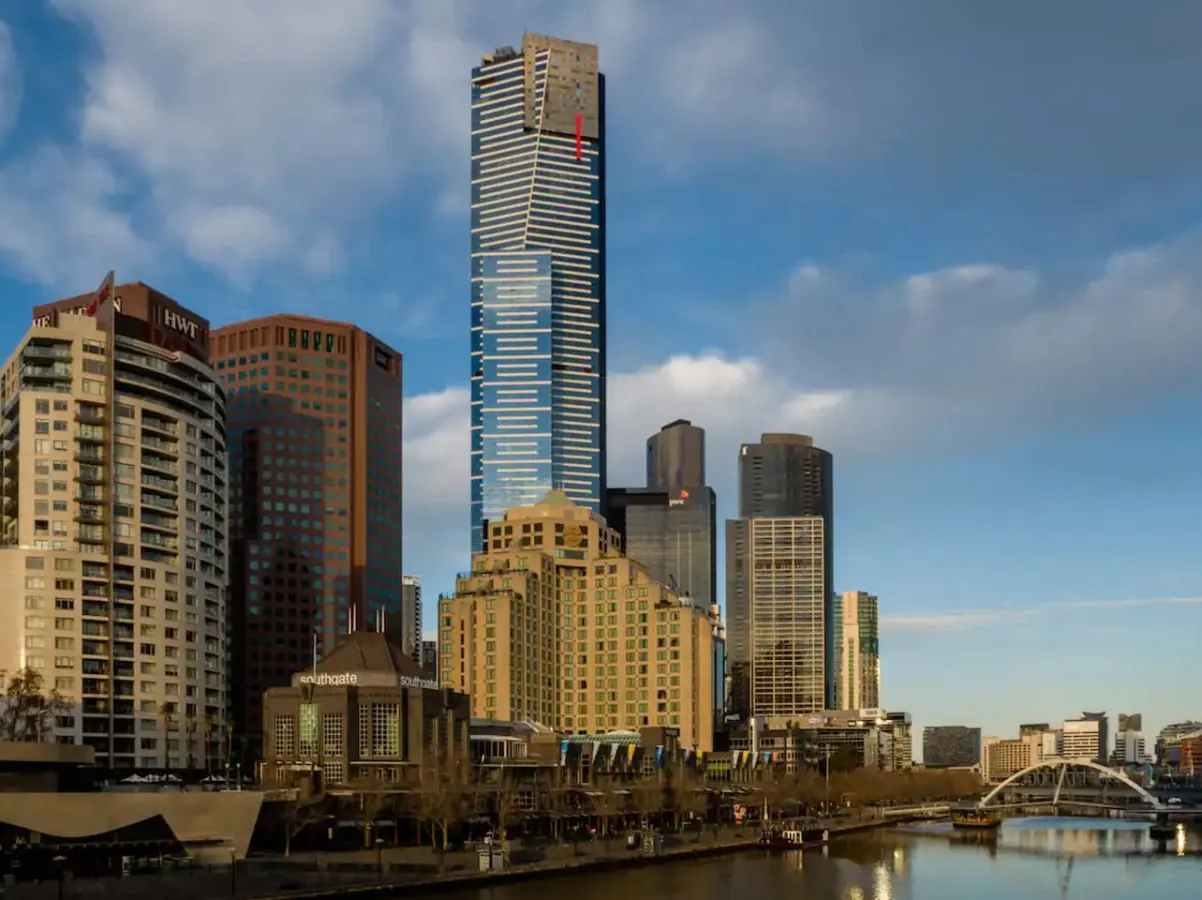 Spacious 4-Bedroom Apartment in Melbourne CBD 4